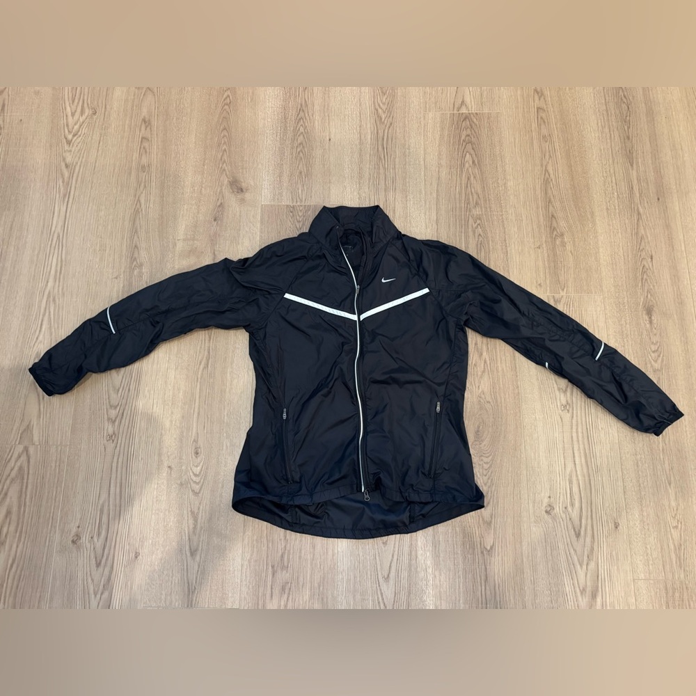 Nike Women's Black Very Light-Weight Running Jacket